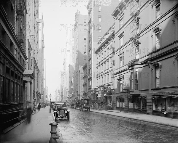 Detroit Publishing Company, Thirty-eighth Street West from Fifth Avenue, N.Y., between 1900 and 1910 Creator: Unknown.