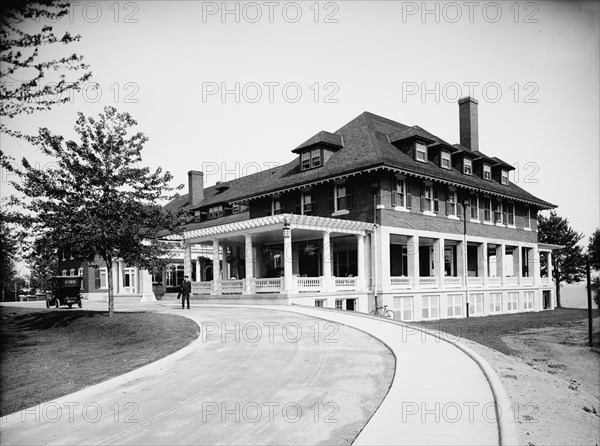 Country club house, west front, Detroit, Mich., between 1900 and 1910. Creator: Unknown.