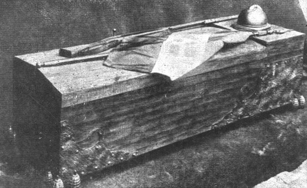 'Le "Soldat Inconnu" italien; le cercueil, tel qu'il repose sous l'Autel de la Patrie',1921. Creator: Unknown.