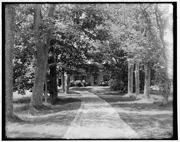 Old Manse from the highway, Concord, Massachusetts, between 1890 and 1901. Creator: Unknown.