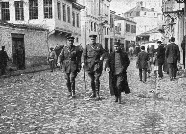 'La derniere etape de l'offensive; L'amiral anglais Troubridge visitant la ville reconquise', 1916. Creator: Unknown.