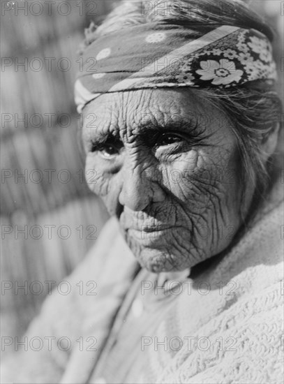 Old Klamath woman, c1923. Creator: Edward Sheriff Curtis. - Photo12 ...