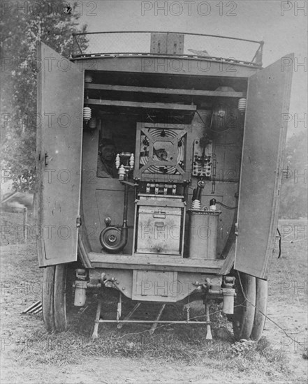 French field wireless, between c1915 and 1918. Creator: Bain News Service.