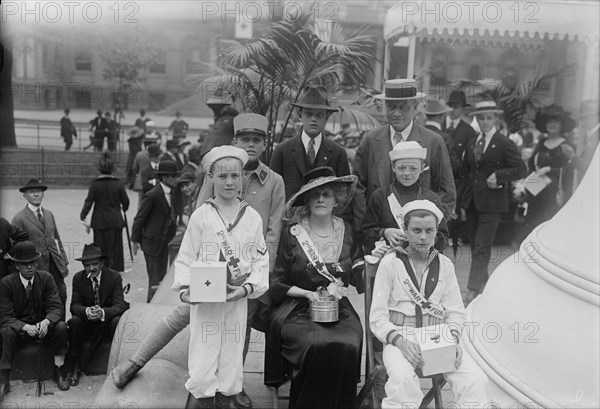 Oliver Harriman family & Junior Naval Scouts, 1918. Creator: Bain News Service.