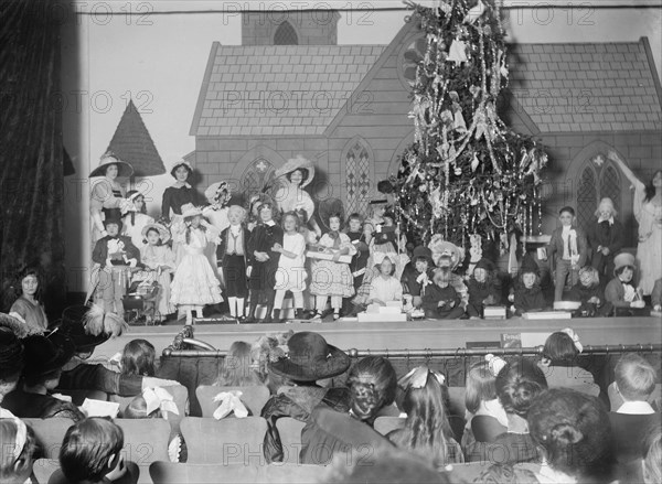 Child Actor's Xmas Tree, N.Y., 1912. Creator: Bain News Service.