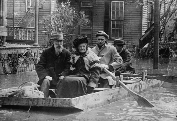 Rescue work, Dayton, 1913. Creator: Bain News Service.