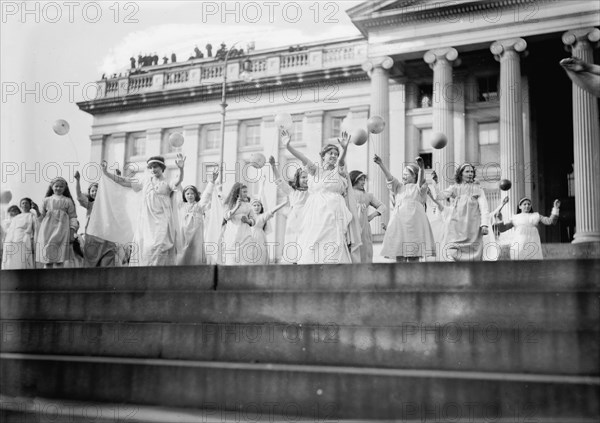 Tableaux, Treasury Wash., D.C. (Suff. Pageant), 1913. Creator: Bain News Service.