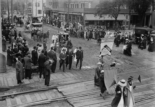 Suffrage pageant - Long Island, 1913. Creator: Bain News Service.