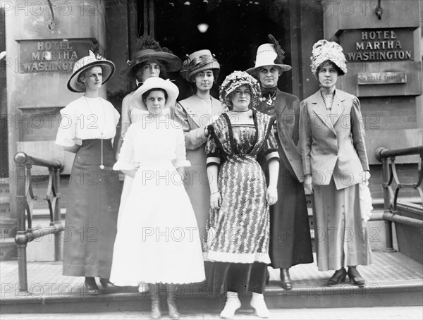 Oregon girls in N. Y., c1912. Creator: Bain News Service.