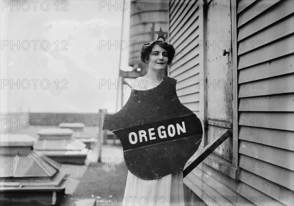 Margaret Howe [Oregon], 1913. Creator: Bain News Service.