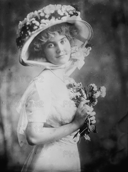 Bessie Yoakum, between c1910 and c1915. Creator: Bain News Service.