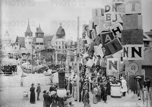 Luna Park, Coney Isl., between c1910 and c1915. Creator: Bain News Service.