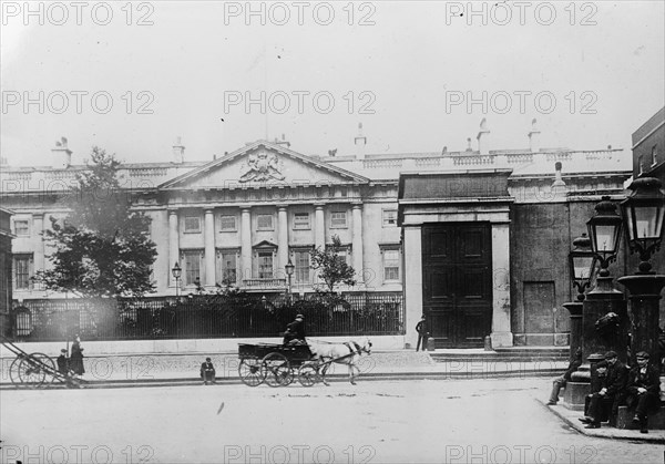 Mint - London, between c1910 and c1915. Creator: Bain News Service.