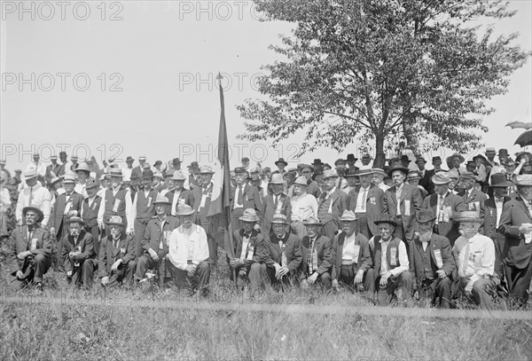 12th Pa. Volunteers [i.e., 72nd Pennsylvania Infantry] at Bloody Angle, 1913. Creator: Bain News Service.