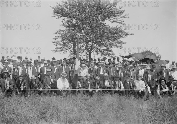 Union Volunteers [i.e., 72nd Pennsylvania Infantry] at Bloody Angle, 1913. Creator: Bain News Service.