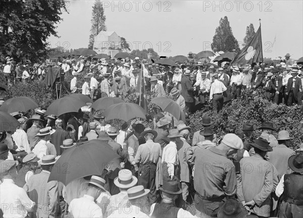 The reunion at "Bloody Angle" - Pickett's men in for[e]ground; Union men lined against wall, 1913. Creator: Bain News Service.