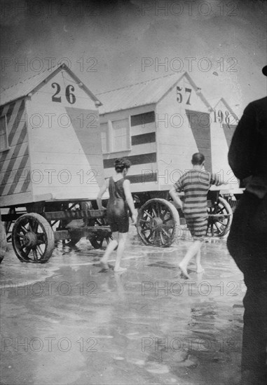 Bathers and Bathing Machines-Ostend, 1913. Creator: Bain News Service.