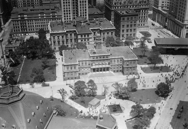 City Hall and Park, N.Y., between c1910 and c1915. Creator: Bain News Service.