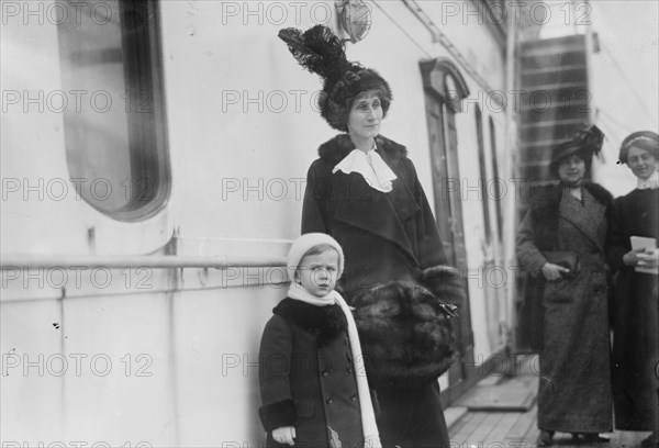 Countess de Bertier and son, between c1910 and c1915. Creator: Bain News Service.