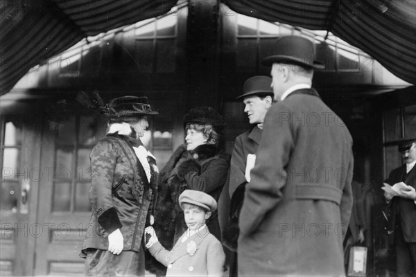 Mrs. C.D. Gibson -- Mrs. W. Astor & son, between c1910 and c1915. Creator: Bain News Service.