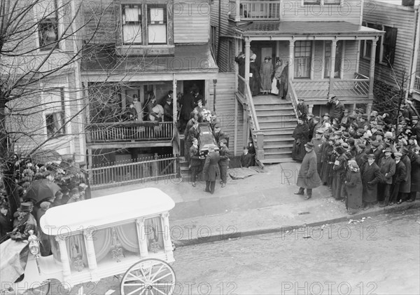 Body of Dago Frank being carried to hearse, 1914. Creator: Bain News Service.