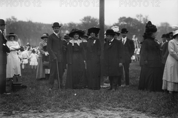 G.T. Kirby & wife, Mrs. L.R. Guggenheim, Com'r Stover, between c1910 and c1915. Creator: Bain News Service.