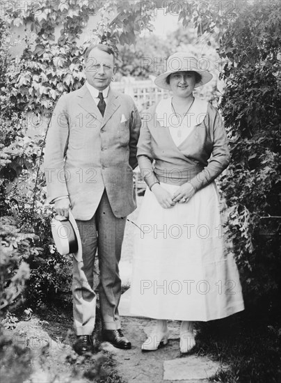 J.M. Cox & wife, between c1915 and c1920. Creator: Bain News Service.