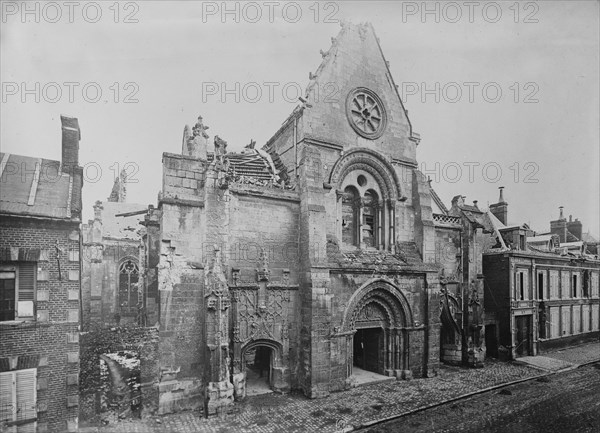 Roye - Facade of Church of St. Pierre, between c1915 and 1918. Creator: Bain News Service.