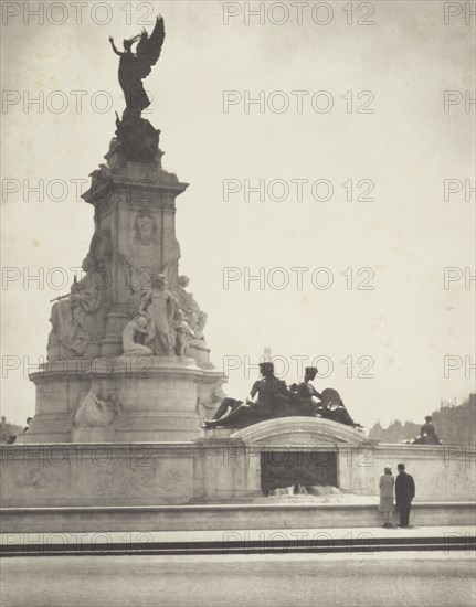 Queen Victoria's monument. From the album: Photograph album - London, 1920s. Creator: Harry Moult.