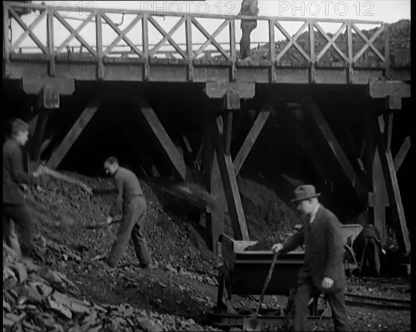 Volunteer Male Civilians Shovelling Coal, 1926. Creator: British Pathe Ltd.