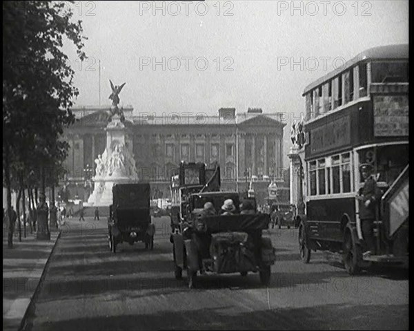 Cars And Buses Travelling Towards Buckingham Palace, 1927. Creator: British Pathe Ltd.