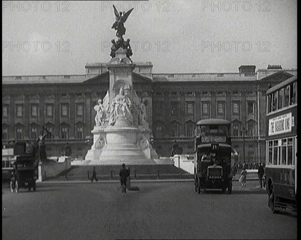 Cars And Buses Travelling at the Roundabout in Front of Buckingham Palace, 1927. Creator: British Pathe Ltd.