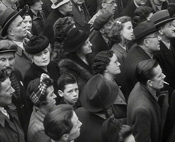 Crowds Listening to Speeches in Trafalgar Square, 1942. Creator: British Pathe Ltd.