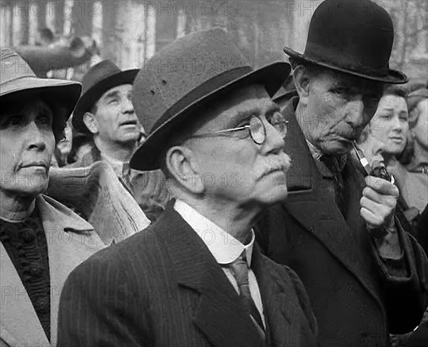 Crowds Listening to Speeches in Trafalgar Square, 1942. Creator: British Pathe Ltd.