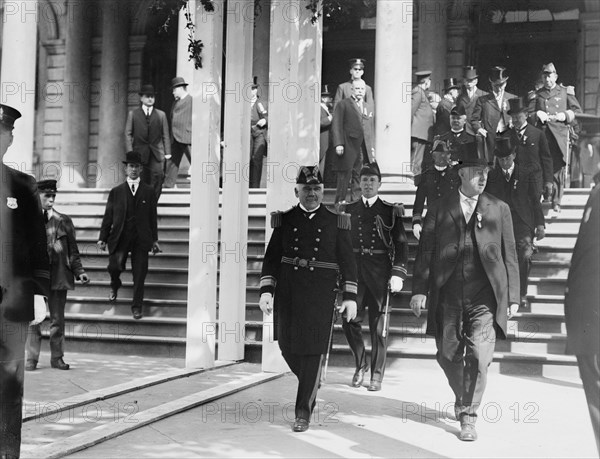 Osterhaus & Ridder at City Hall, 1912. Creator: Bain News Service.