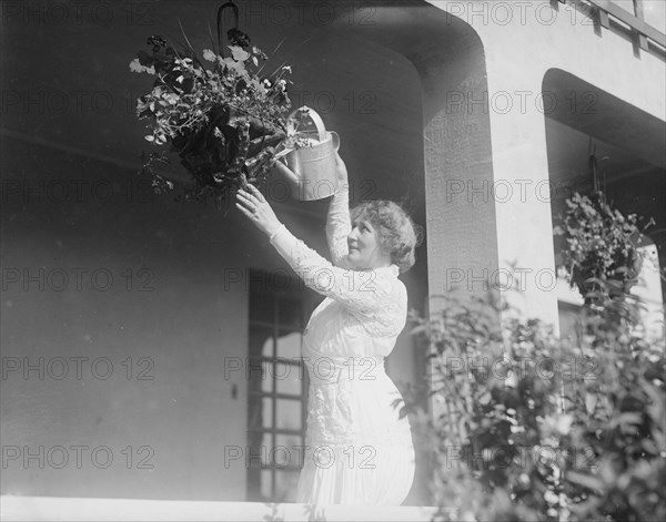 Mme. Gadski, Bay Shore, 1915. Creator: Bain News Service.