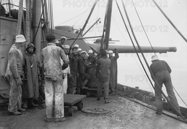 Coaling "Louisiana", 4/16/14, 1914. Creator: Bain News Service.