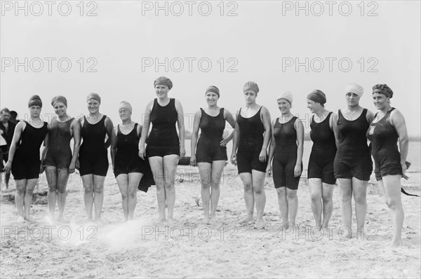 Sophie Frietag, May Waldis, Elsie Sutan [i.e., Sutton], Rita Greenfield..., between c1910 and c1915. Creator: Bain News Service.