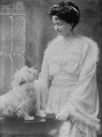 Mrs. Wm. Phillips, between c1910 and c1915. Creator: Bain News Service.