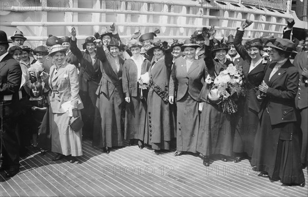 Nurses on ST. LOUIS, 1915. Creator: Bain News Service.