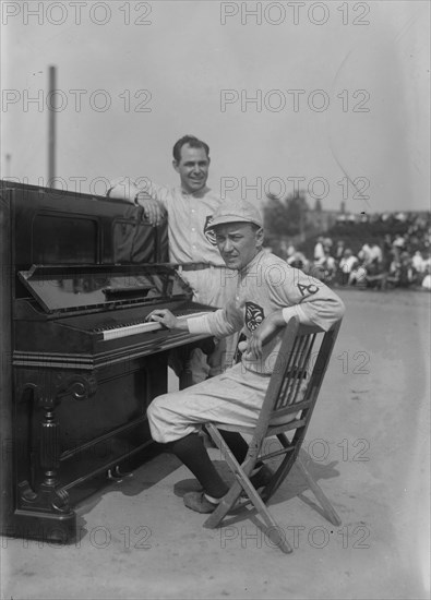 Gus Van & Joe Schenck, Vaudeville comics (baseball), between c1915 and c1920. Creator: Bain News Service.