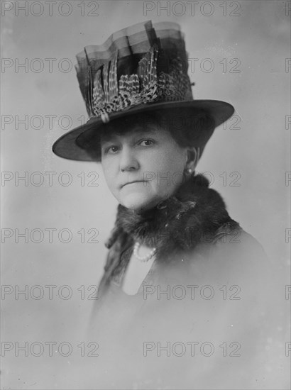 Mrs. F.O. Lowde [i.e. Lowden], between c1915 and c1920. Creator: Bain News Service.