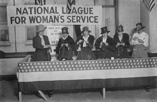 National League for Woman's Sevice, between 1917 and 1919. Creator: Bain News Service.