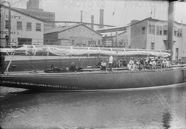 SHAMROCK, between c1915 and c1920. Creator: Bain News Service.