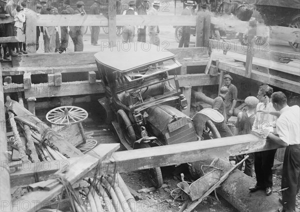 Auto in subway on 7th Ave., 1915. Creator: Bain News Service.