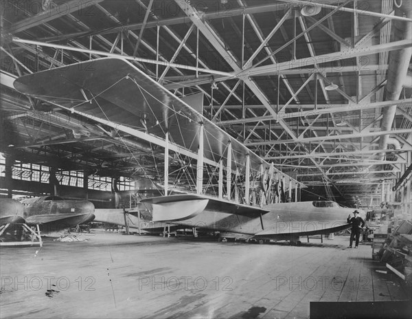 Curtiss H-12 [plane], between c1915 and c1920. Creator: Bain News Service.