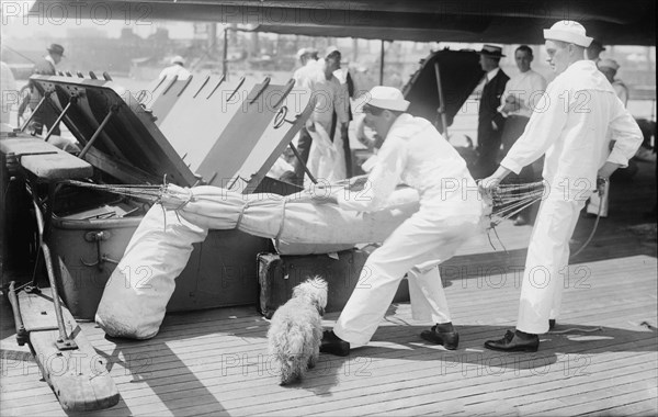 Packing hammocks, MAINE, between c1915 and c1920. Creator: Bain News Service.