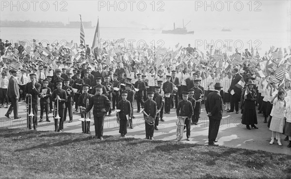 Raising flag of N.Y. City, 1916. Creator: Bain News Service.