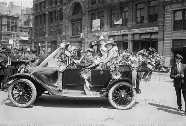 Suffragists selling flowers, (Mrs. Spinack's car), 1916. Creator: Bain News Service.