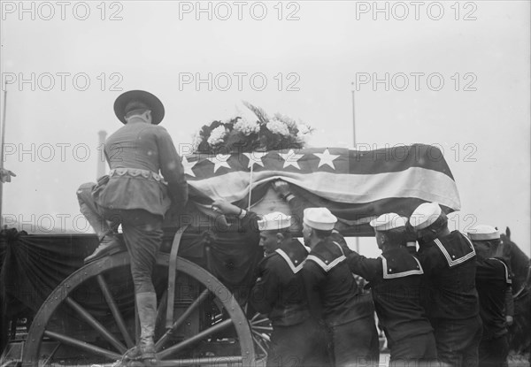 Vera Cruz dead, putting casket on caisson, 1914. Creator: Bain News Service.